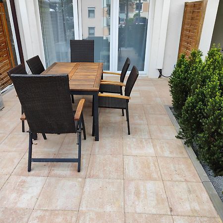 Eleonoras Ferienwohnung In Wuerzburg Stadt Mit Terrasse Im Erdgeschoss Inklusive Eigenen Parkplaetzen Vor Der Tuer Extérieur photo