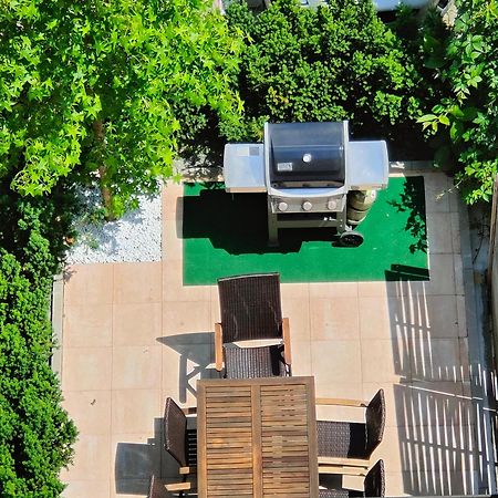 Eleonoras Ferienwohnung In Wuerzburg Stadt Mit Terrasse Im Erdgeschoss Inklusive Eigenen Parkplaetzen Vor Der Tuer Extérieur photo