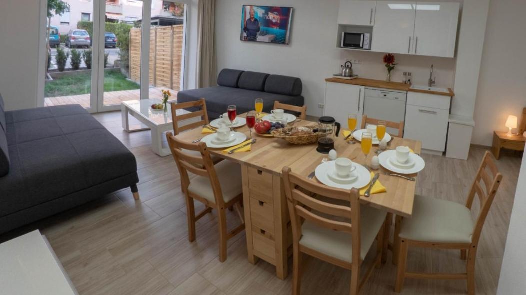 Eleonoras Ferienwohnung In Wuerzburg Stadt Mit Terrasse Im Erdgeschoss Inklusive Eigenen Parkplaetzen Vor Der Tuer Extérieur photo