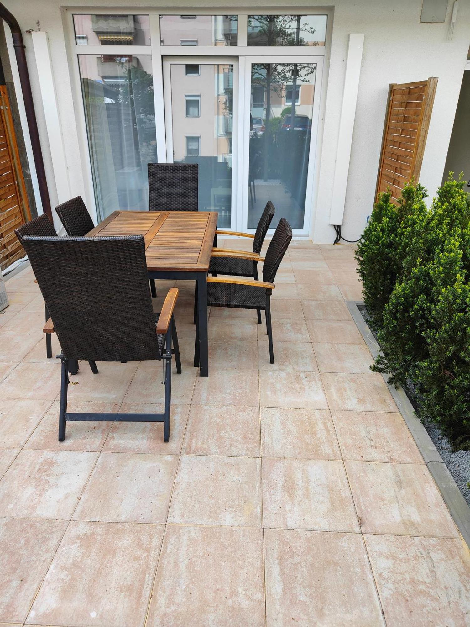 Eleonoras Ferienwohnung In Wuerzburg Stadt Mit Terrasse Im Erdgeschoss Inklusive Eigenen Parkplaetzen Vor Der Tuer Extérieur photo