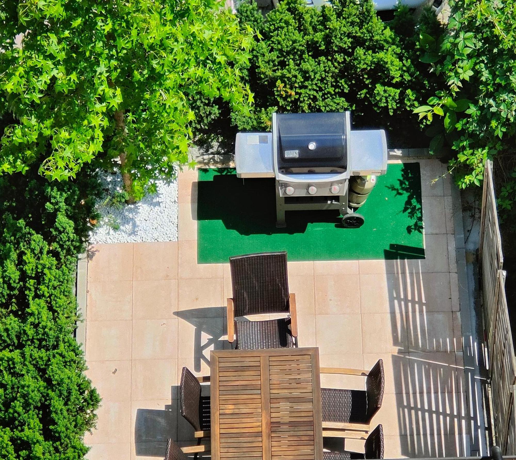 Eleonoras Ferienwohnung In Wuerzburg Stadt Mit Terrasse Im Erdgeschoss Inklusive Eigenen Parkplaetzen Vor Der Tuer Extérieur photo